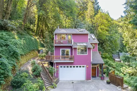13808 Holmes Point Dr NE, Kirkland, WA 98034