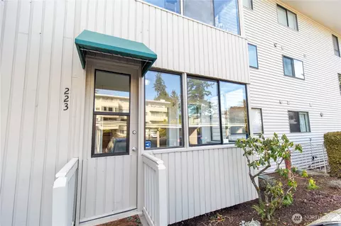 18606 52nd Ave W #223, Lynnwood, WA 98037