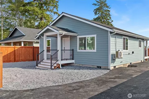 608 N 2nd St, Westport, WA 98595