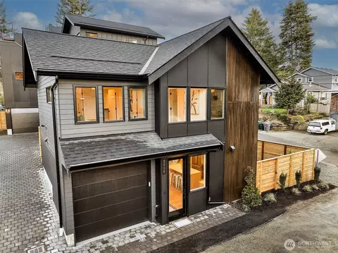 5006 SW Hanford St, Seattle, WA 98116