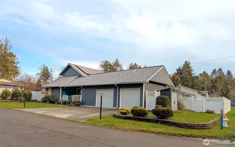 417 W Elizabeth Ave, Westport, WA 98595