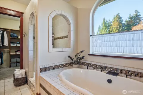 Bath - 111 Breezeway Dr, Longview, WA 98632 photo 2 of 4