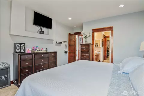 Bedroom - 111 Breezeway Dr, Longview, WA 98632 photo 2 of 4