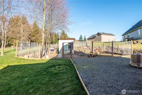 Exterior - 111 Breezeway Dr, Longview, WA 98632 photo 4 of 5