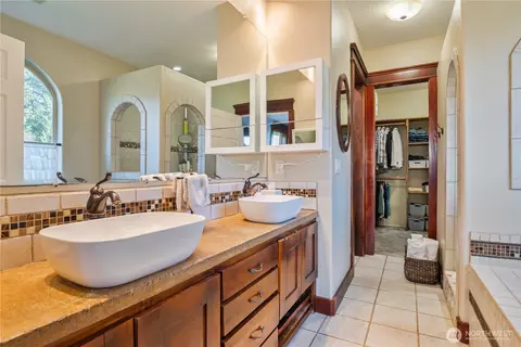 Bath - 111 Breezeway Dr, Longview, WA 98632 photo 1 of 4