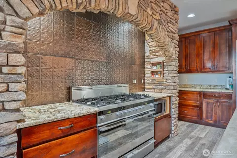 Kitchen - 111 Breezeway Dr, Longview, WA 98632 photo 3 of 4