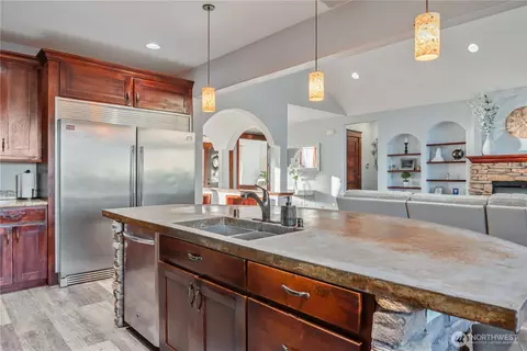 Kitchen - 111 Breezeway Dr, Longview, WA 98632 photo 4 of 4