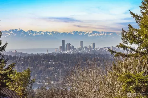 5001 136th Pl SE, Bellevue, WA 98006
