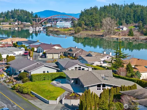 813 Shoshone Dr, La Conner, WA 98257