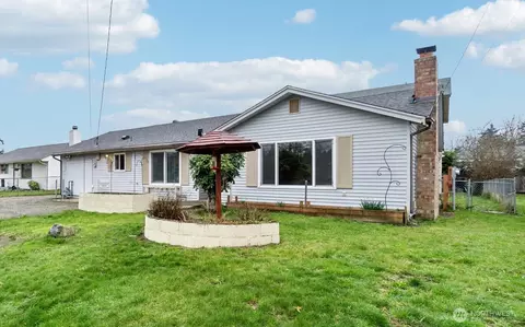 24515 16th Ave S, Des Moines, WA 98198