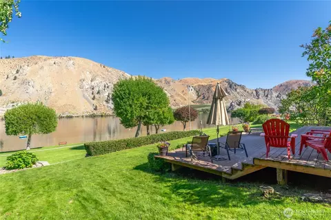 365 Lake Front Dr, Orondo, WA 98843