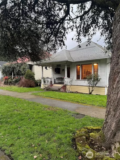 1024 Thistle St, Seattle, WA 98108