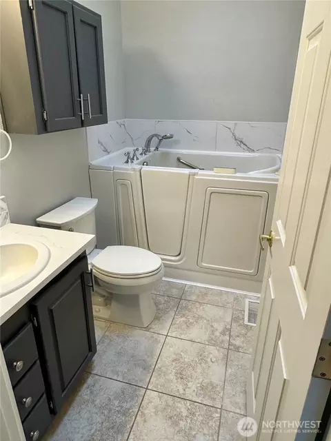 Bath - 307 Willow St SW #2, Orting, WA 98360 photo 3 of 3