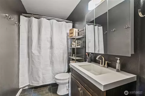 Bath - 4345 Pine St, Longview, WA 98632 photo 4 of 4