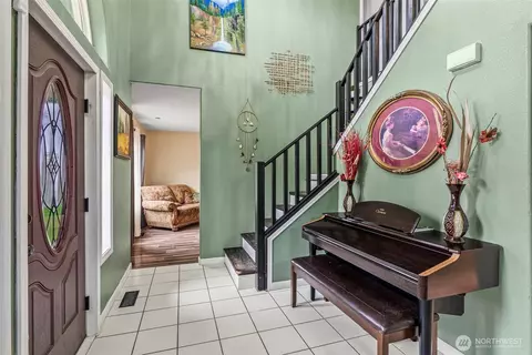 Entry Way - 4345 Pine St, Longview, WA 98632 photo 1 of 2