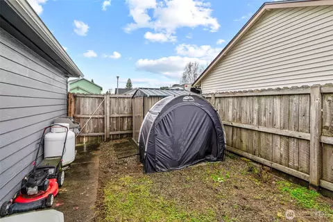 Exterior - 4345 Pine St, Longview, WA 98632 photo 5 of 5