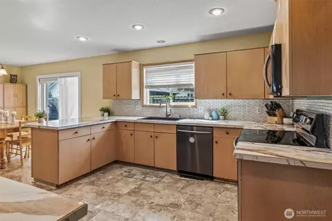 Kitchen - 4345 Pine St, Longview, WA 98632 photo 1 of 3