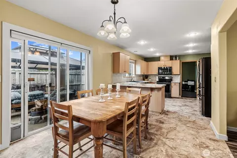 Dining - 4345 Pine St, Longview, WA 98632 photo 2 of 2