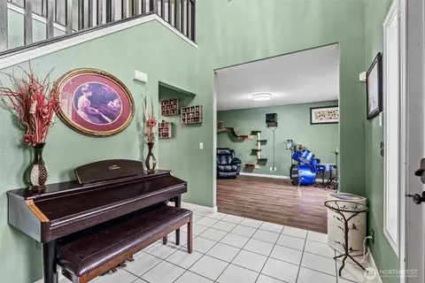 Entry Way - 4345 Pine St, Longview, WA 98632 photo 2 of 2