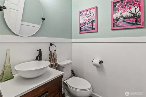 Bath - 4345 Pine St, Longview, WA 98632 photo 1 of 4
