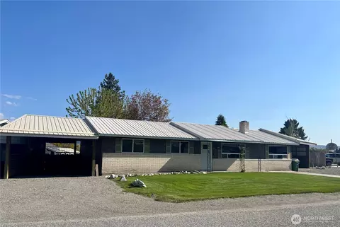 734 Sunrise Dr, Omak, WA 98841