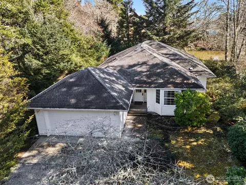 742 Wakina Loop SE, Ocean Shores, WA 98569