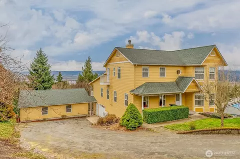 1045 Taylor Rd, Kalama, WA 98625