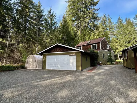 310 N Mount Christie Dr, Hoodsport, WA 98548