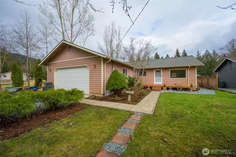 416 Fir Ln, Sedro Woolley, WA 98284