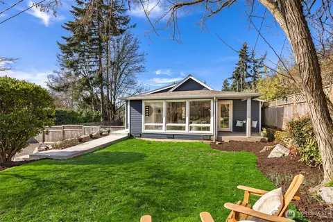 8368 NE Beck Rd, Bainbridge Island, WA 98110