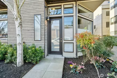 8907 Roosevelt Way NE, Seattle, WA 98115