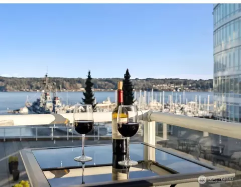 360 Washington Ave #203, Bremerton, WA 98337