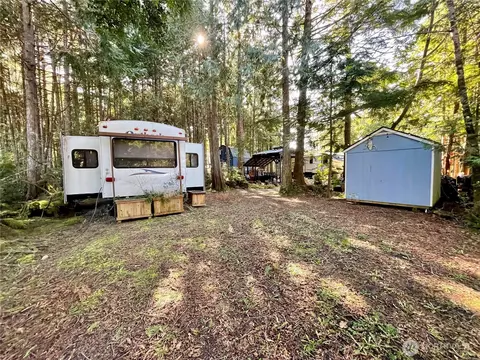 56 Butterfly Ln, Pacific Beach, WA 98571