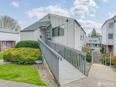 306 NE 85th St #1E, Vancouver, WA 98665