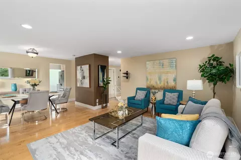 Living - 15023 108th Pl NE, Bothell, WA 98011 photo 4 of 7