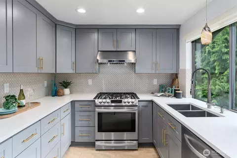 Kitchen - 15023 108th Pl NE, Bothell, WA 98011 photo 1 of 4