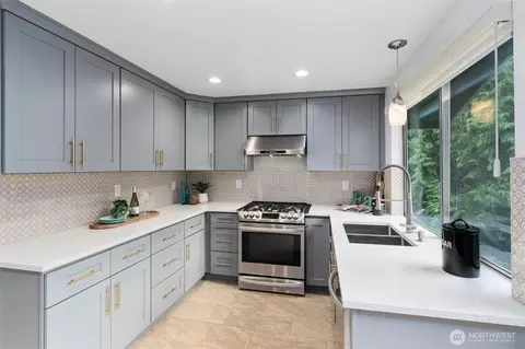 Kitchen - 15023 108th Pl NE, Bothell, WA 98011 photo 2 of 4