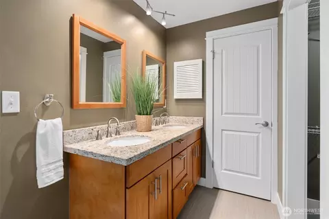 Bath - 15023 108th Pl NE, Bothell, WA 98011 photo 2 of 4