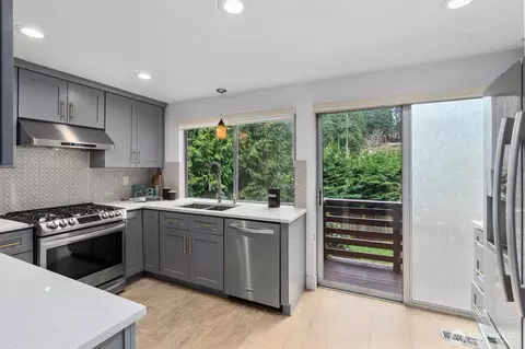Kitchen - 15023 108th Pl NE, Bothell, WA 98011 photo 3 of 4