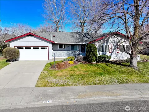 509 SE 5th St, College Place, WA 99324