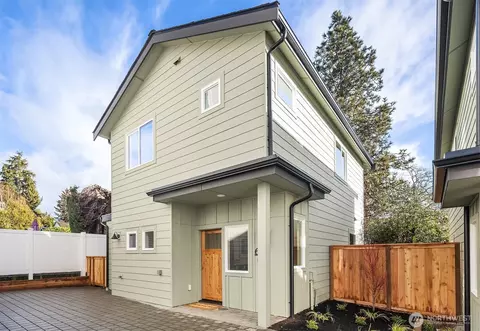 633 NW 77th St, Seattle, WA 98117