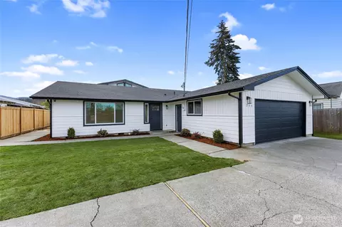 233 W Hammond St, Sequim, WA 98382