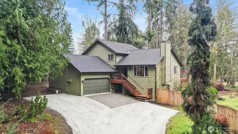 15519 Lakeview Ave, Stanwood, WA 98292