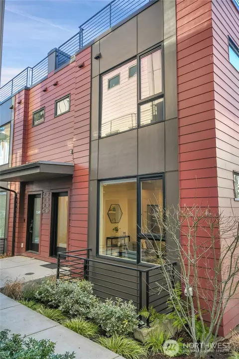 710 11th Ave E #D, Seattle, WA 98102