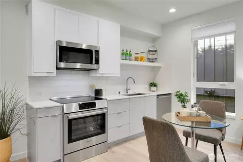 710 11th Ave E #D, Seattle, WA 98102 photo 5