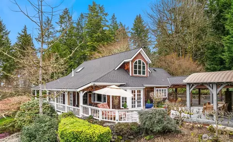 5210 Mcdonald Ave NE, Bainbridge Island, WA 98110