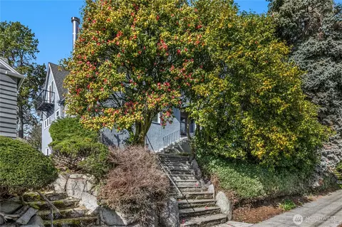 8249 15th Ave NE, Seattle, WA 98115