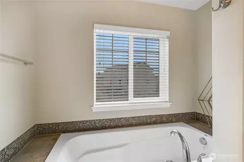 Bath - 4015 202nd St E, Spanaway, WA 98387 photo 3 of 5
