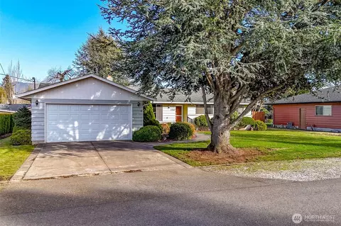 1757 Gossard St, Enumclaw, WA 98022