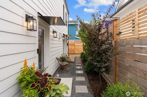 128 28th Ave #B, Seattle, WA 98122